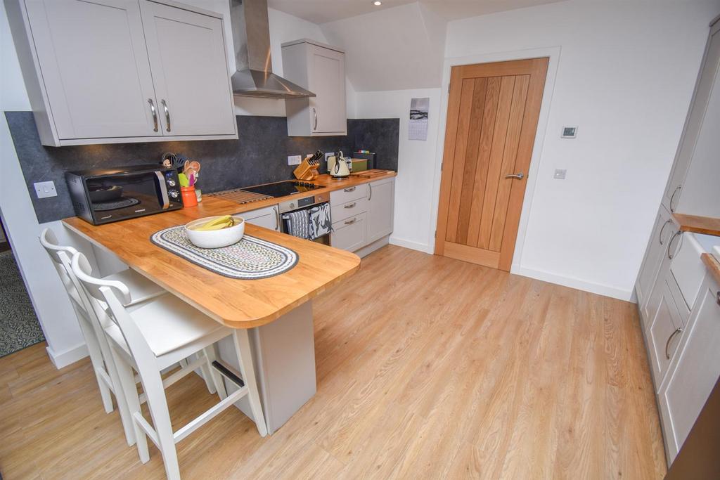 KITCHEN-BREAKFAST ROOM-2.jpg