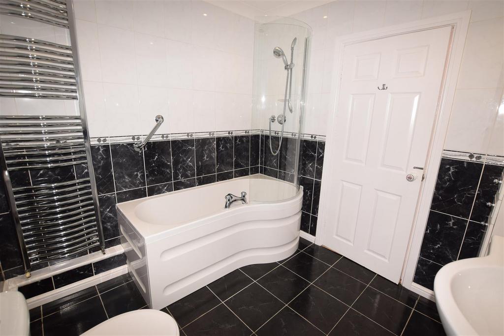 BATHROOM Additional Photograph