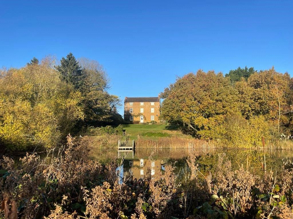 Lake To House