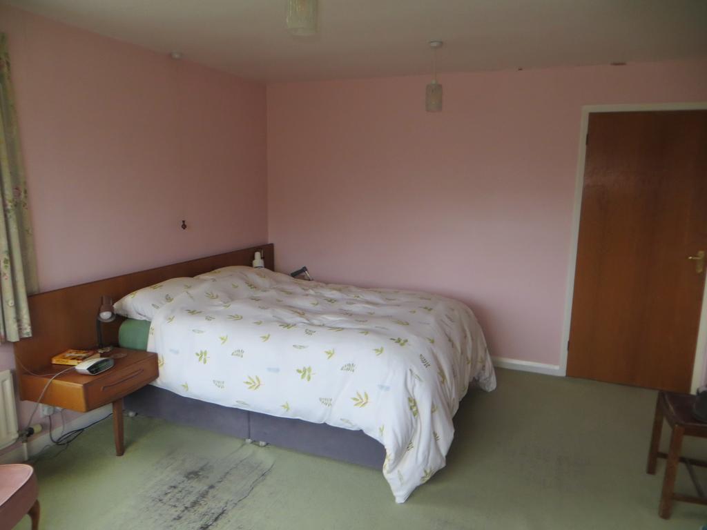 Ground Floor Master Bedroom (ensuite)