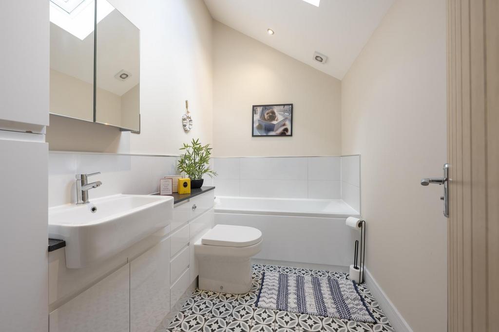 78a Cott Lane DY6 9 TY upstairs ensuite main bedroo