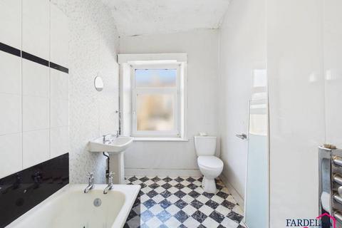 2 bedroom terraced house for sale, Burnley Road, Briercliffe, BB10
