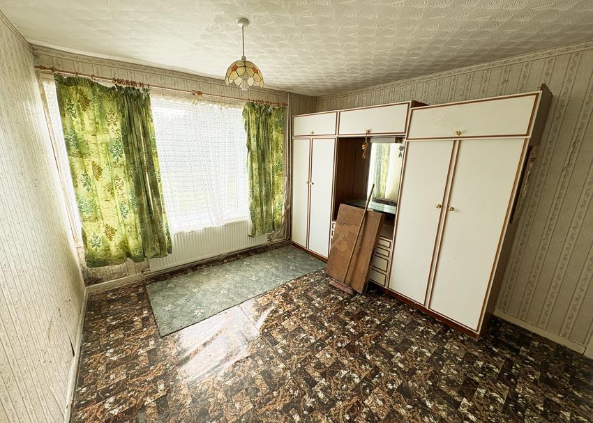 Front double bedroom 1