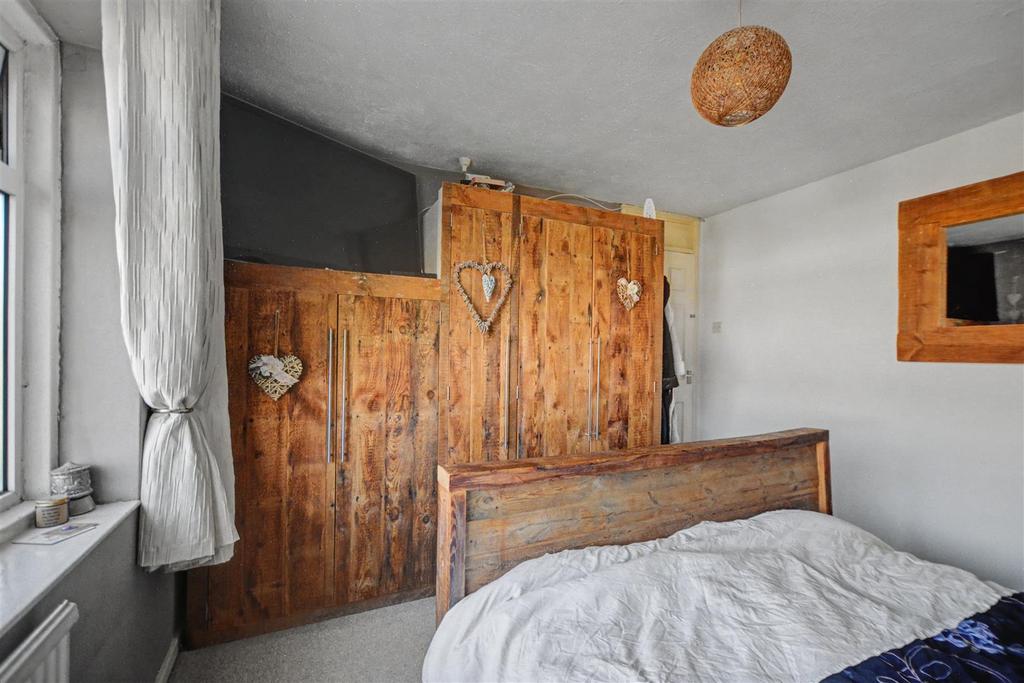 Bedroom 1 3.jpeg