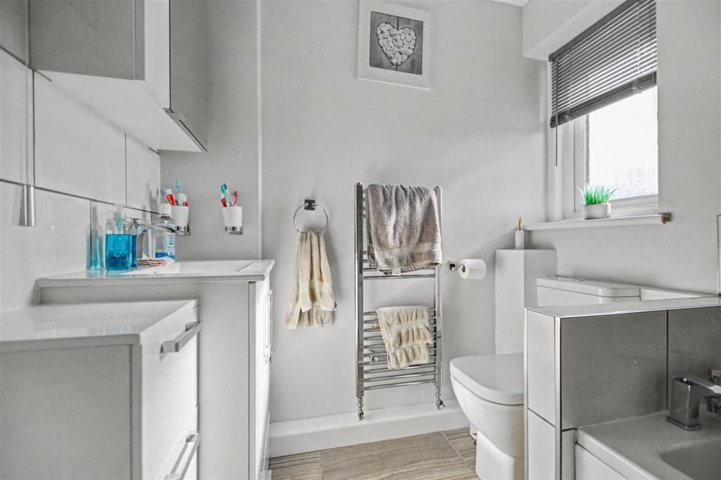 Bathroom 1.jpeg