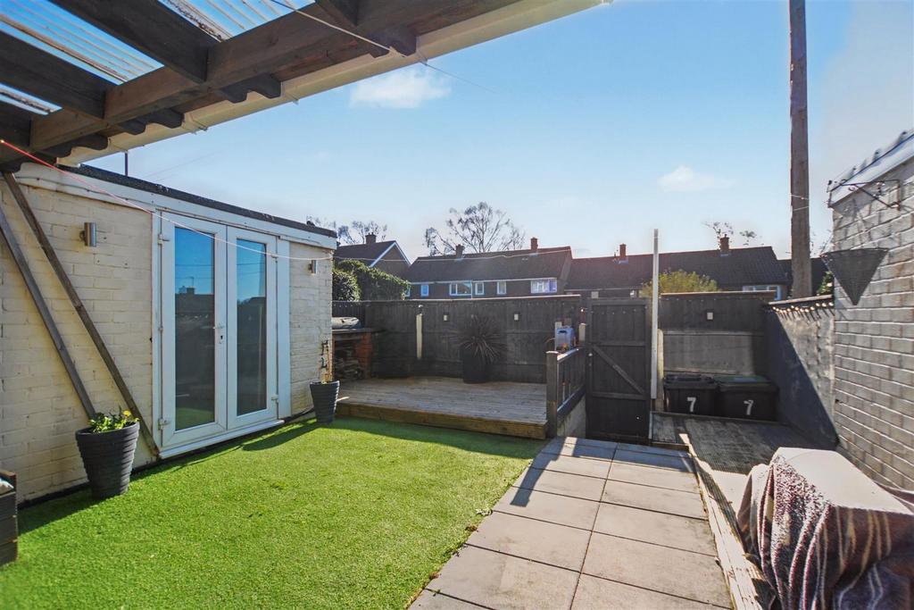 7 Moorfield Court Garden.jpg