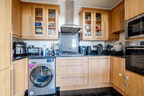 2 bedroom flat for sale, Royal Drive, Friern Barnet, N11