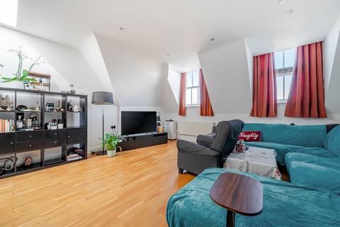 2 bedroom flat for sale, Royal Drive, Friern Barnet, N11