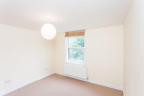 2 bedroom flat to rent, Wellesley Road, Chiswick, W4