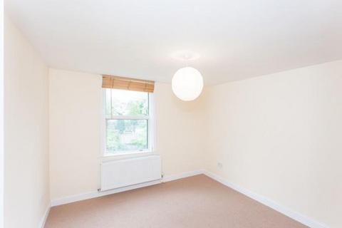 2 bedroom flat to rent, Wellesley Road, Chiswick, W4