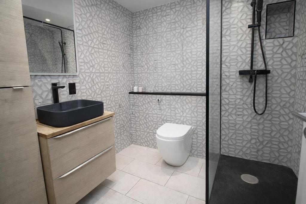 En suite shower room