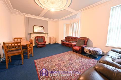 4 bedroom flat to rent, Wingrove Road, 1ST Floor Flat, Fenham NE4