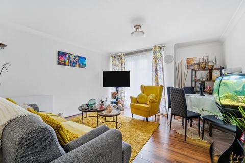 2 bedroom apartment for sale, Waters Drive, STAINES-UPON-THAMES, TW18