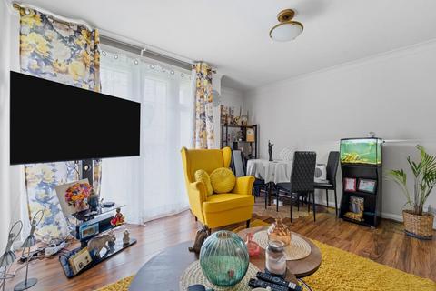 2 bedroom apartment for sale, Waters Drive, STAINES-UPON-THAMES, TW18