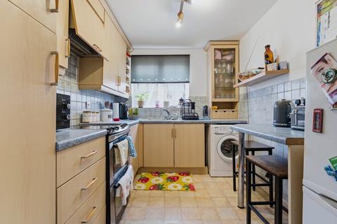 2 bedroom apartment for sale, Waters Drive, STAINES-UPON-THAMES, TW18