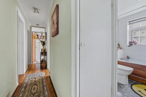 2 bedroom apartment for sale, Waters Drive, STAINES-UPON-THAMES, TW18