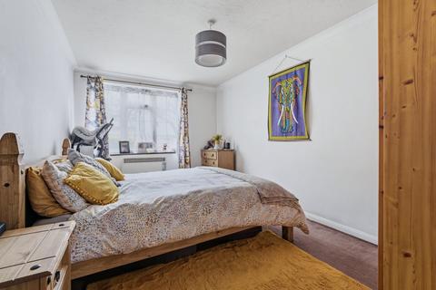 2 bedroom apartment for sale, Waters Drive, STAINES-UPON-THAMES, TW18