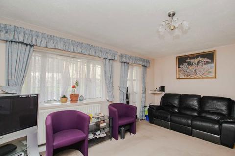 3 bedroom flat to rent, Boston Manor Road, Brentford TW8