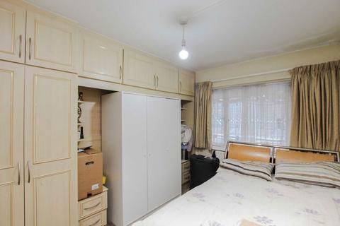 3 bedroom flat to rent, Boston Manor Road, Brentford TW8
