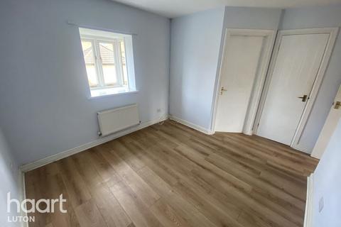 undefined, Lorimer Close, LUTON