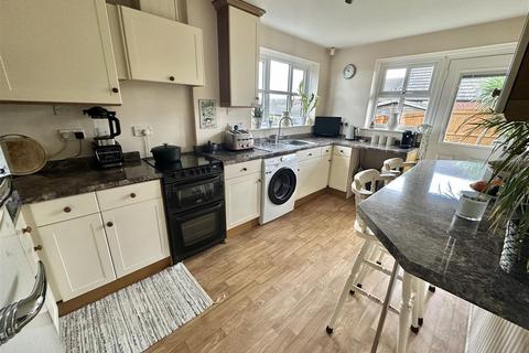 3 bedroom detached house for sale, Norristhorpe Lane, Liversedge