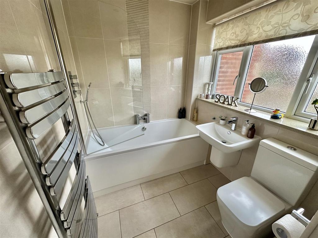 103 Norristhorpe Lane - Bathroom.jpeg