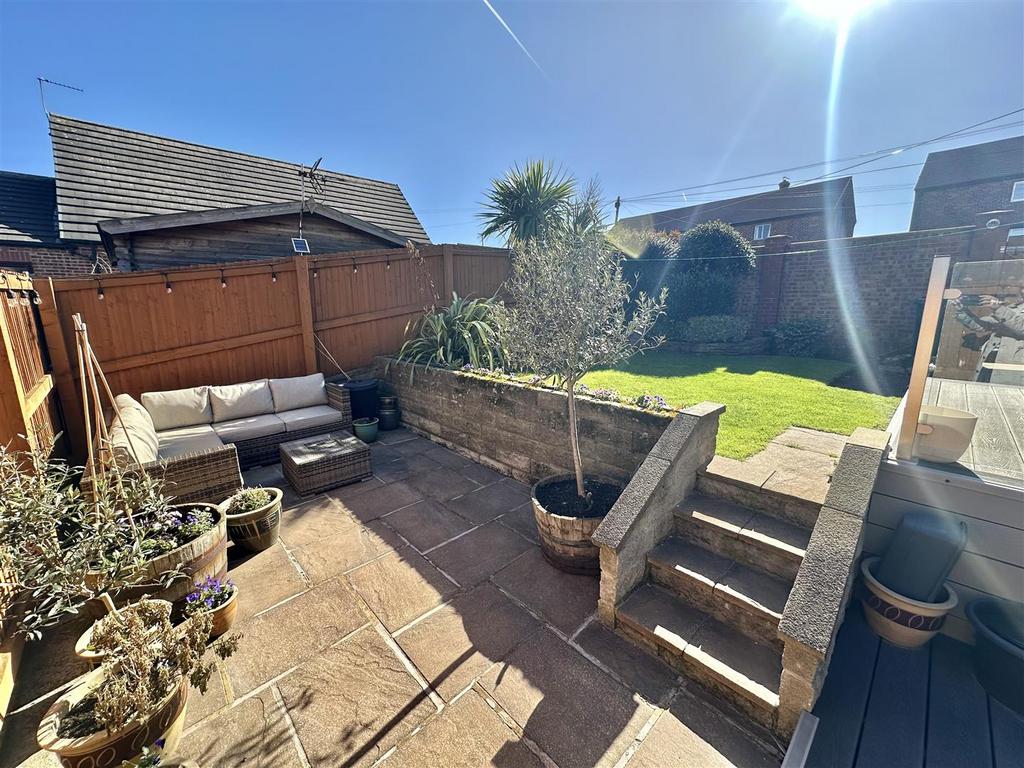 103 Norristhorpe Lane - 8.jpeg