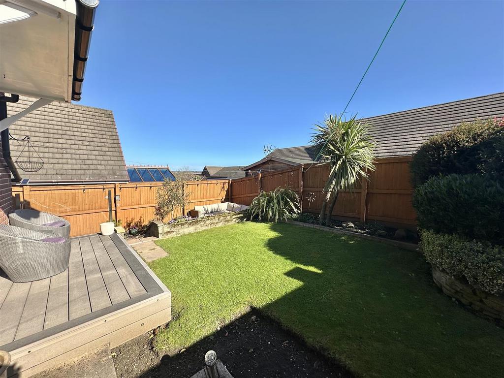 103 Norristhorpe Lane - 6.jpeg