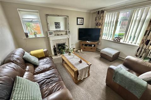 3 bedroom detached house for sale, Norristhorpe Lane, Liversedge