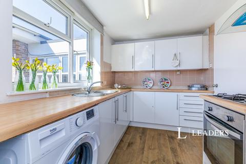 3 bedroom flat to rent, Millfield, Mill Place, KT1