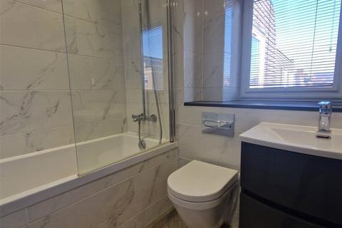 2 bedroom flat to rent, Alma Road, Windsor, Berkshire, SL4