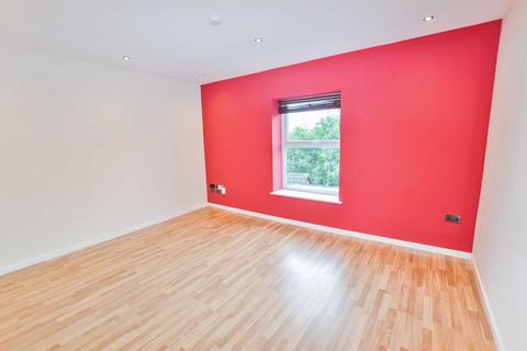 2 bedroom flat to rent, 5 Bridgenorth Avenue, Urmston, Manchester, M41