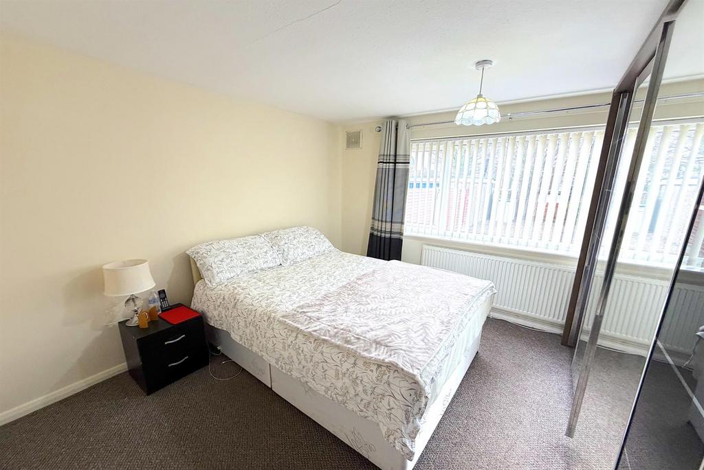 Bedroom 1.jpg
