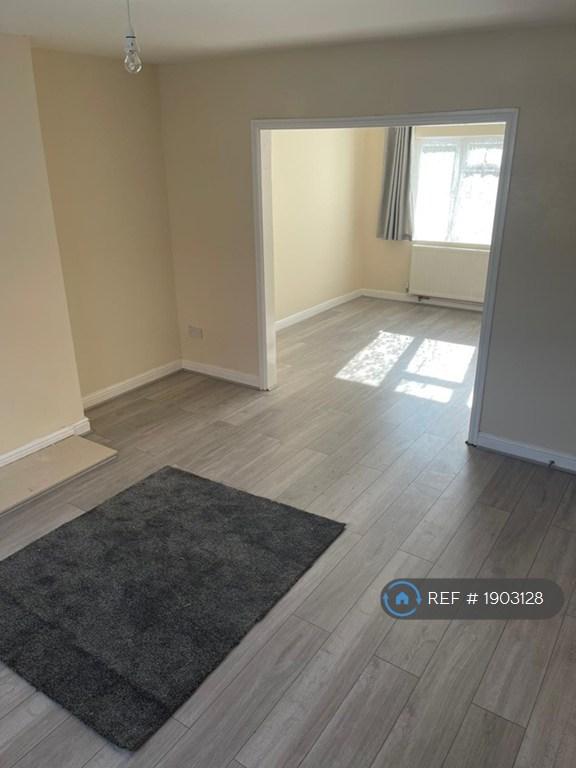 Lounge/Dining Area