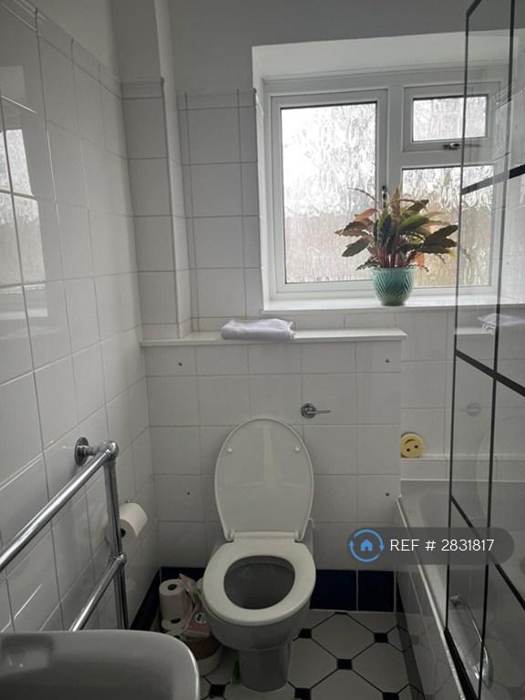 Bathroom With Bath / Shower
