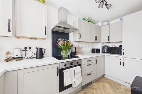 2 bedroom semi-detached house for sale, Heathfield Avenue, Hailsham BN27
