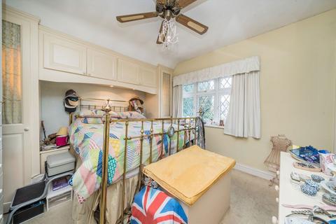 undefined, Elm Road, Chessington KT9