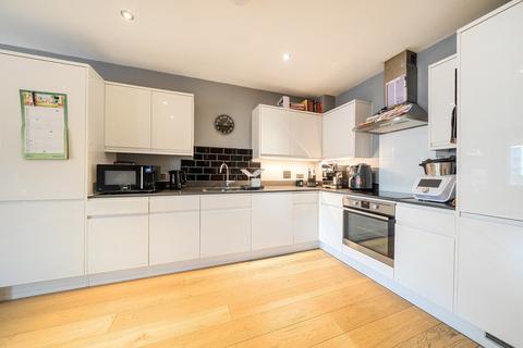 2 bedroom flat for sale, Wandsworth High Street, Putney, London, SW18