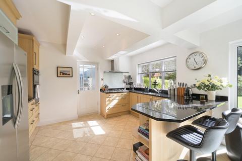4 bedroom detached house for sale, Fiddicroft Avenue, Banstead
