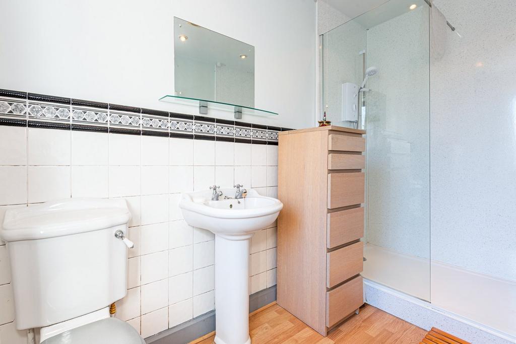 Master En-Suite Shower Room