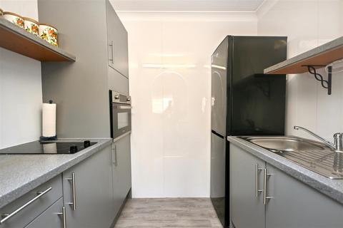 1 bedroom retirement property for sale, St. Leonards Road, Eastbourne