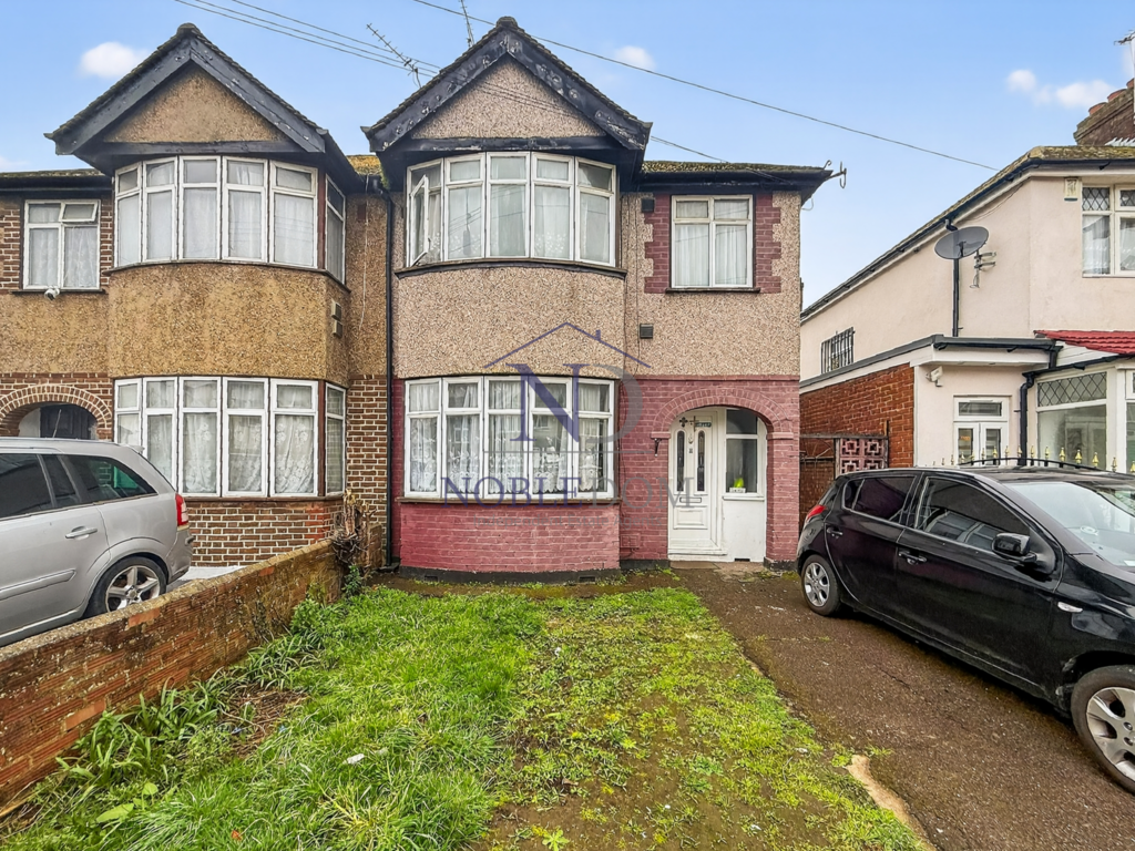 Three bedroom semi detached house in hounslow
