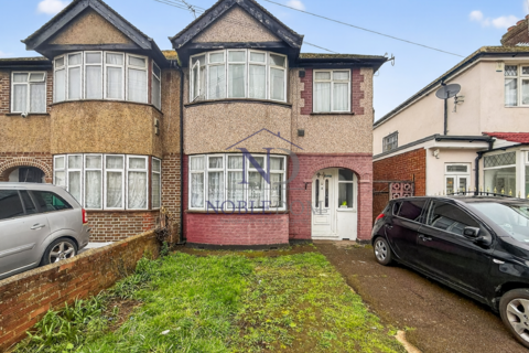Willow Gardens, Hounslow, TW3