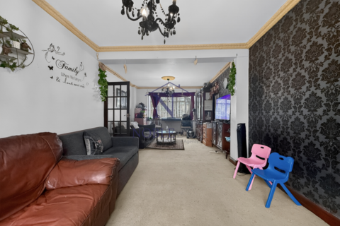 undefined, Willow Gardens, Hounslow, TW3