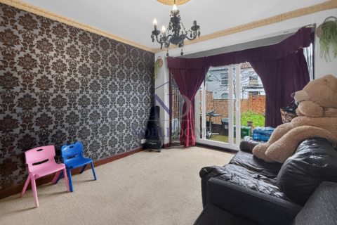 undefined, Willow Gardens, Hounslow, TW3