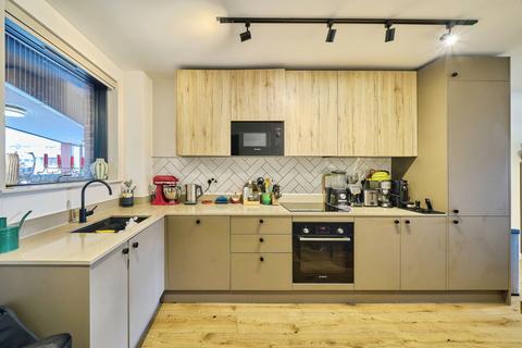 2 bedroom flat for sale, Yeo Street, London, E3