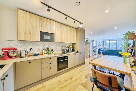 2 bedroom flat for sale, Yeo Street, London, E3