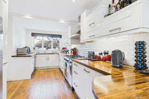 undefined, Kestrel Way, Buckingham, MK18