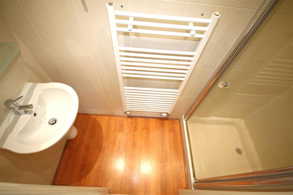 Bedroom 1 En Suite.JPG