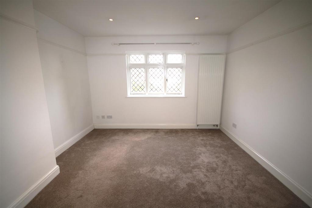 Bedroom 2b.JPG